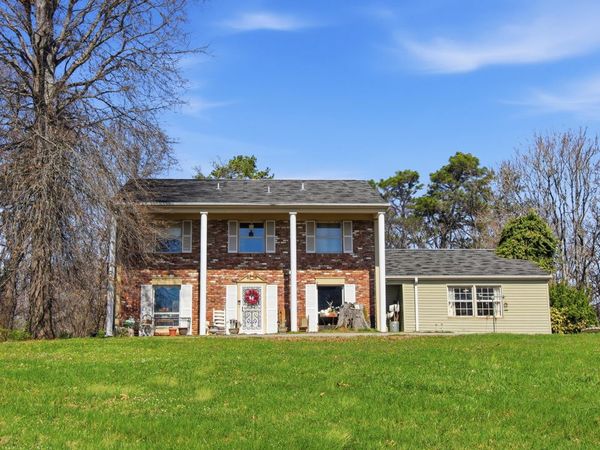 526 S Carter School Rd, Strawberry Plains, TN 37871