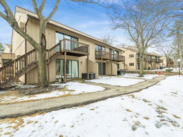 20 Saint Thomas Colony , Unit 7, Fox Lake, IL 60020