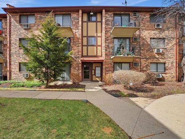 332 KLEIN CREEK Court , Unit C, Carol Stream, IL 60188