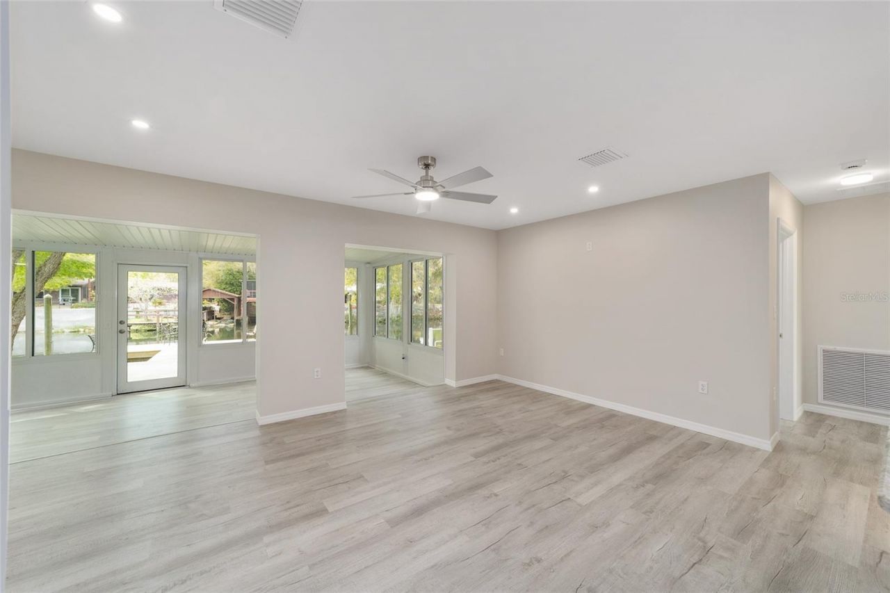 34 Garden Mall Court, Inglis, FL 34449 Photo