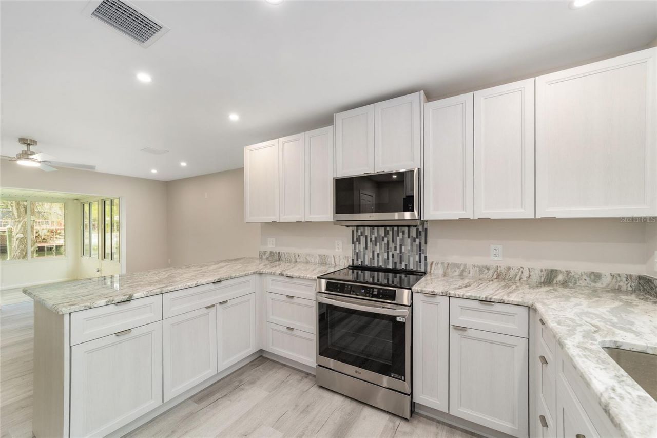 34 Garden Mall Court, Inglis, FL 34449 Photo