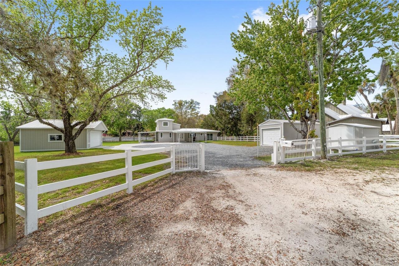 34 Garden Mall Court, Inglis, FL 34449 Photo