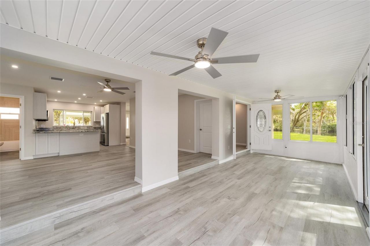 34 Garden Mall Court, Inglis, FL 34449 Photo