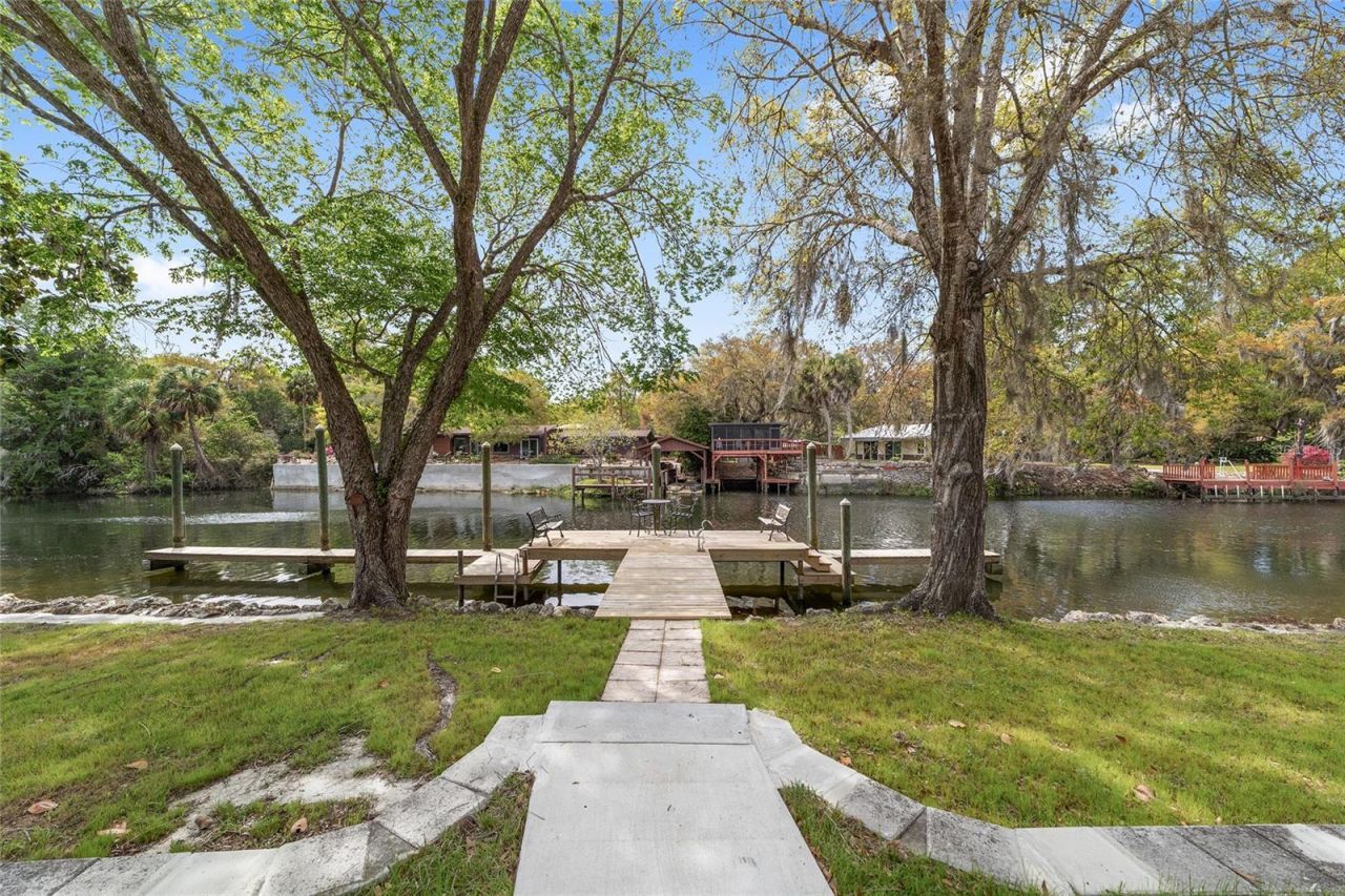 34 Garden Mall Court, Inglis, FL 34449 Photo