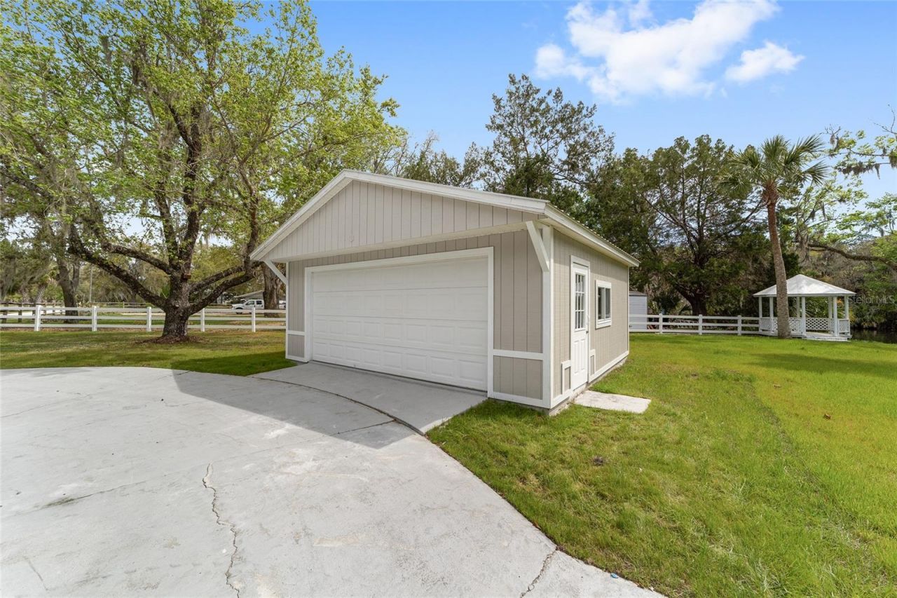 34 Garden Mall Court, Inglis, FL 34449 Photo