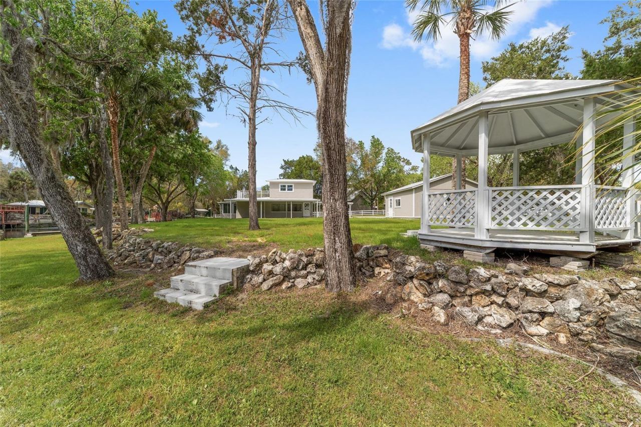 34 Garden Mall Court, Inglis, FL 34449 Photo