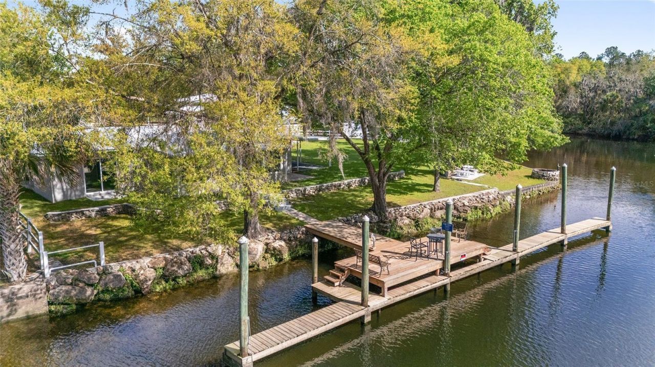 34 Garden Mall Court, Inglis, FL 34449 Photo