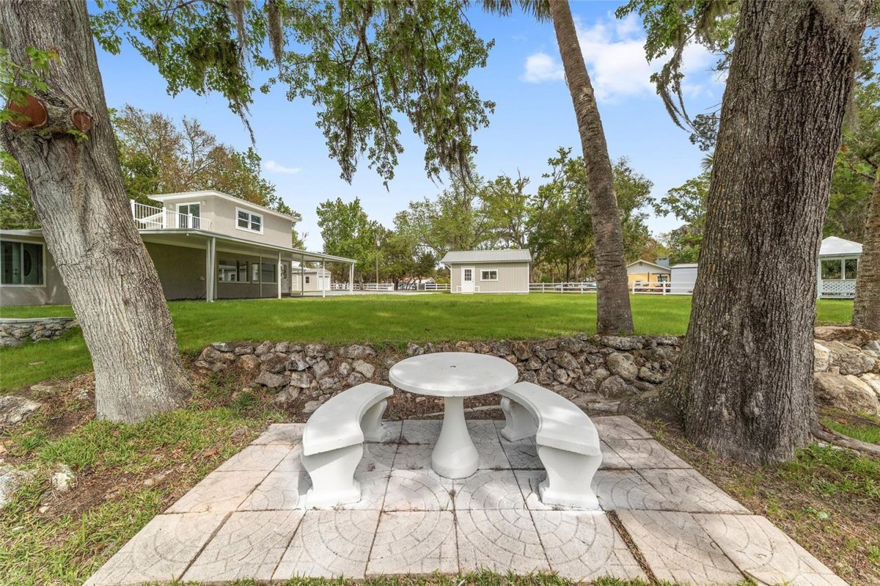 34 Garden Mall Court, Inglis, FL 34449 Photo