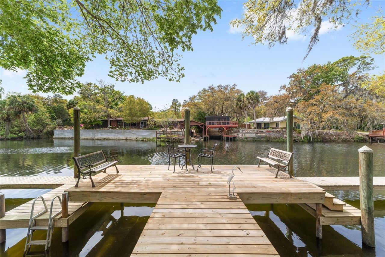 34 Garden Mall Court, Inglis, FL 34449 Photo