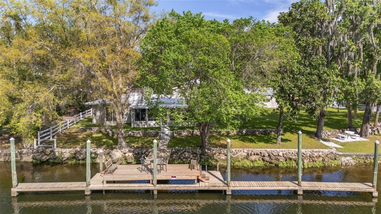 34 Garden Mall Court, Inglis, FL 34449 Photo