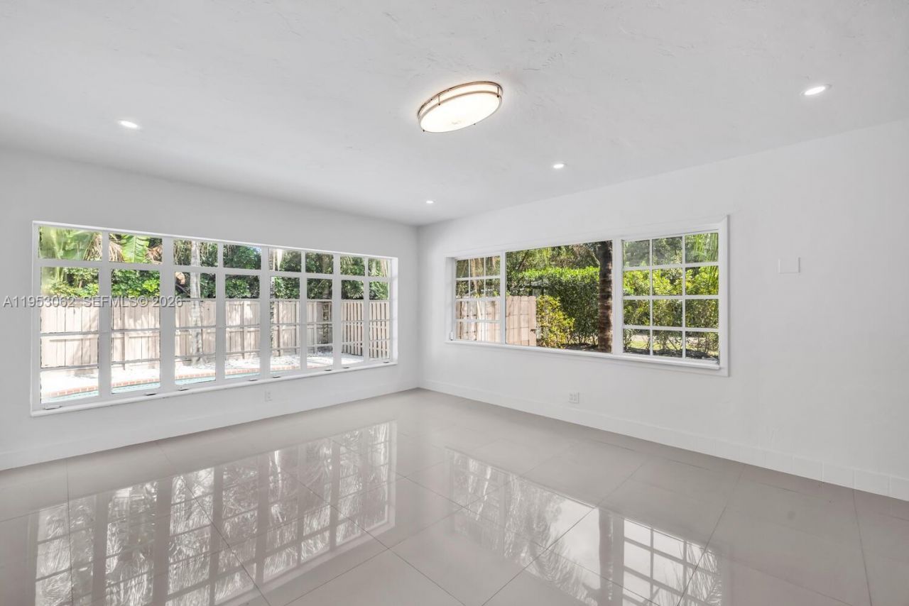 11803 NE 11 Ave, Biscayne Park, FL 33161 Photo