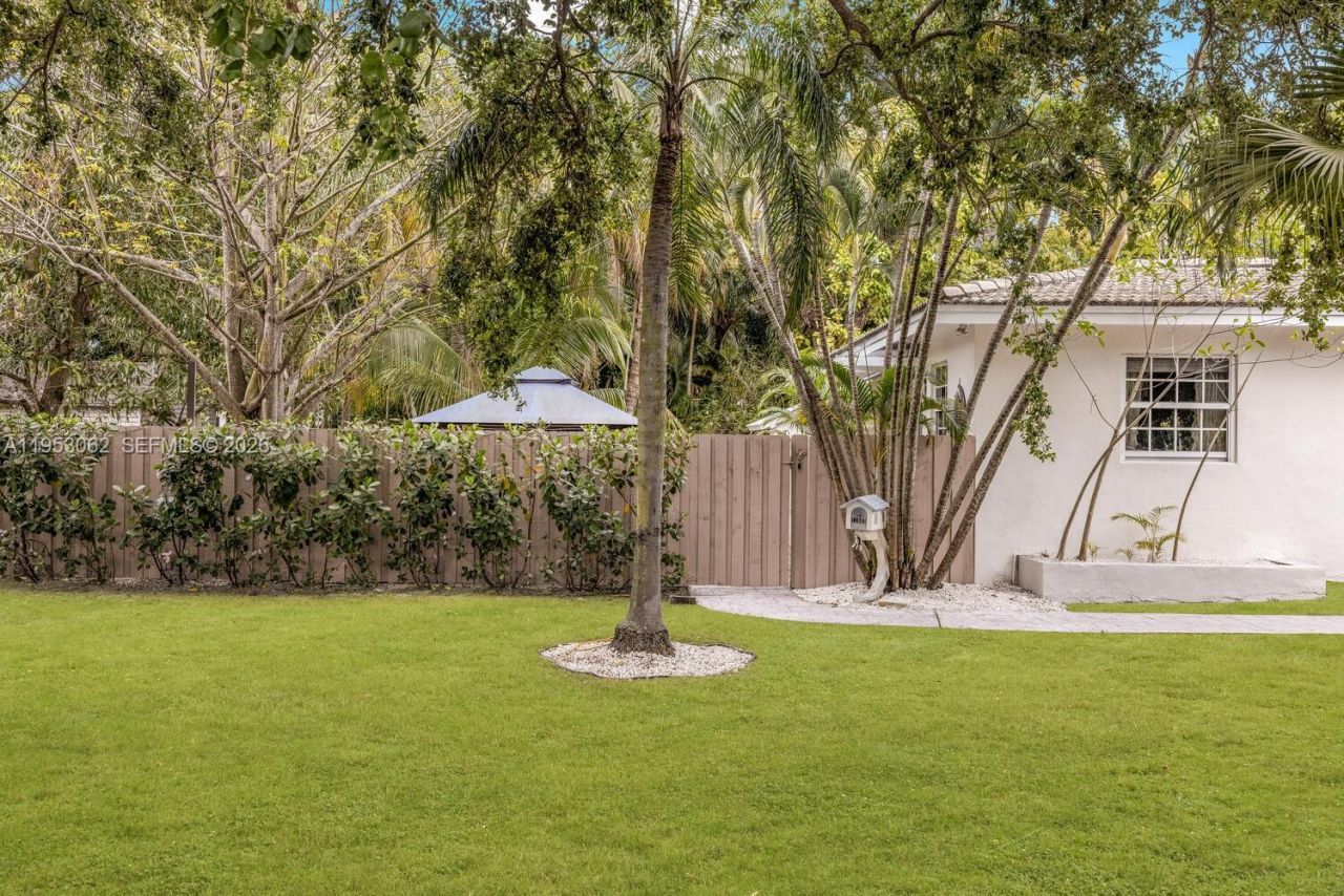 11803 NE 11 Ave, Biscayne Park, FL 33161 Photo