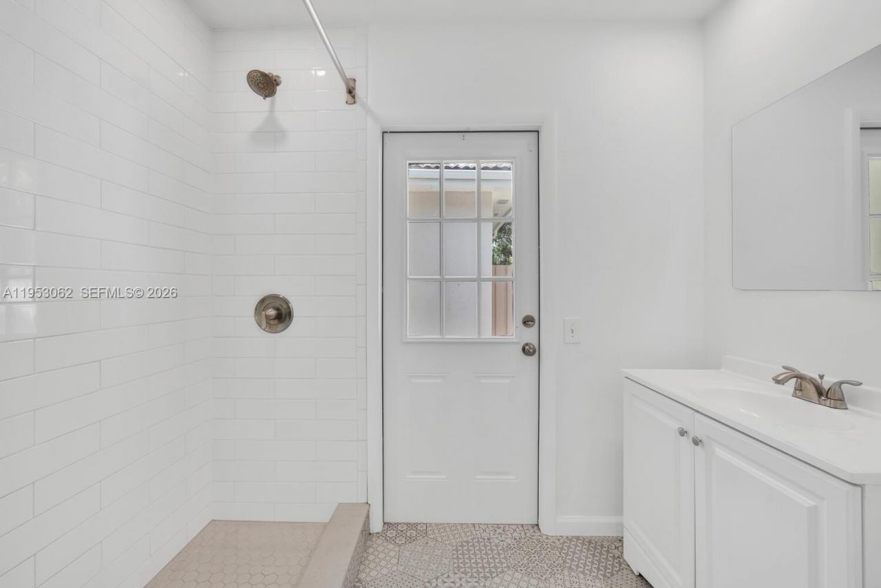 11803 NE 11 Ave, Biscayne Park, FL 33161 Photo