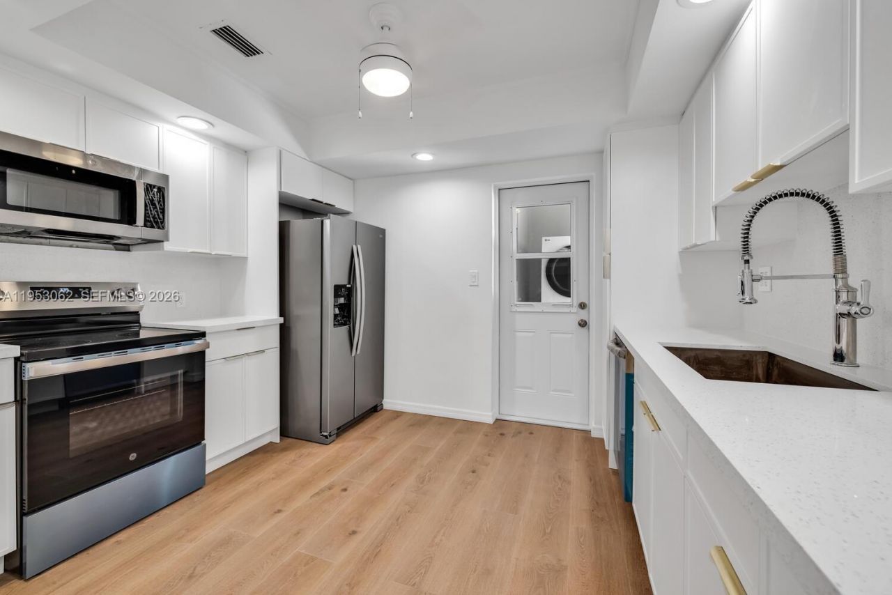 11803 NE 11 Ave, Biscayne Park, FL 33161 Photo