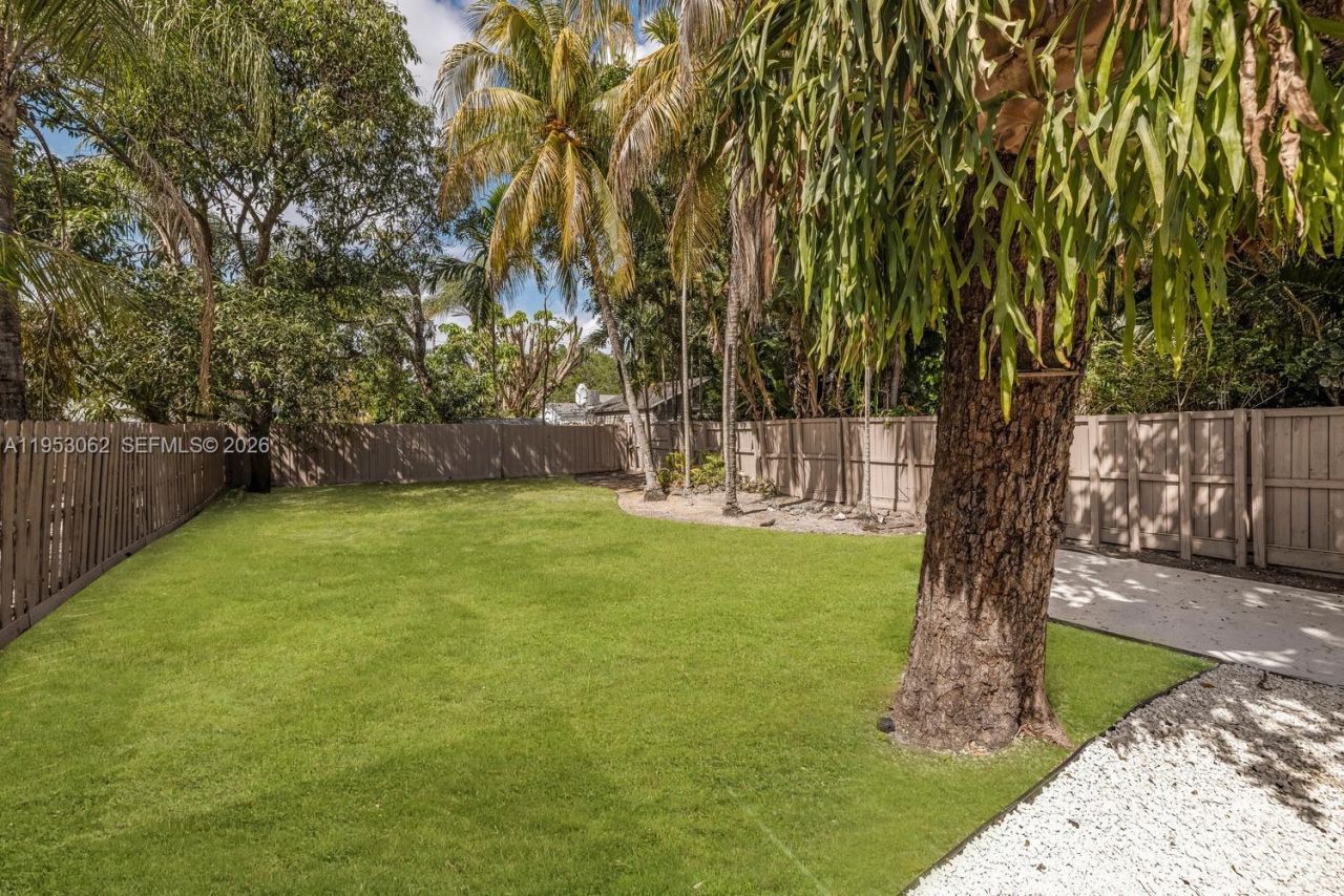 11803 NE 11 Ave, Biscayne Park, FL 33161 Photo