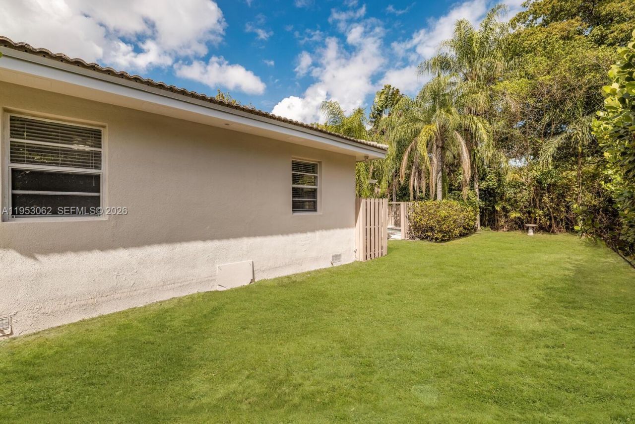 11803 NE 11 Ave, Biscayne Park, FL 33161 Photo