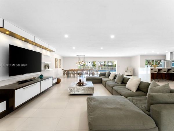 1525 Diplomat Pkwy , Hollywood, FL 33019