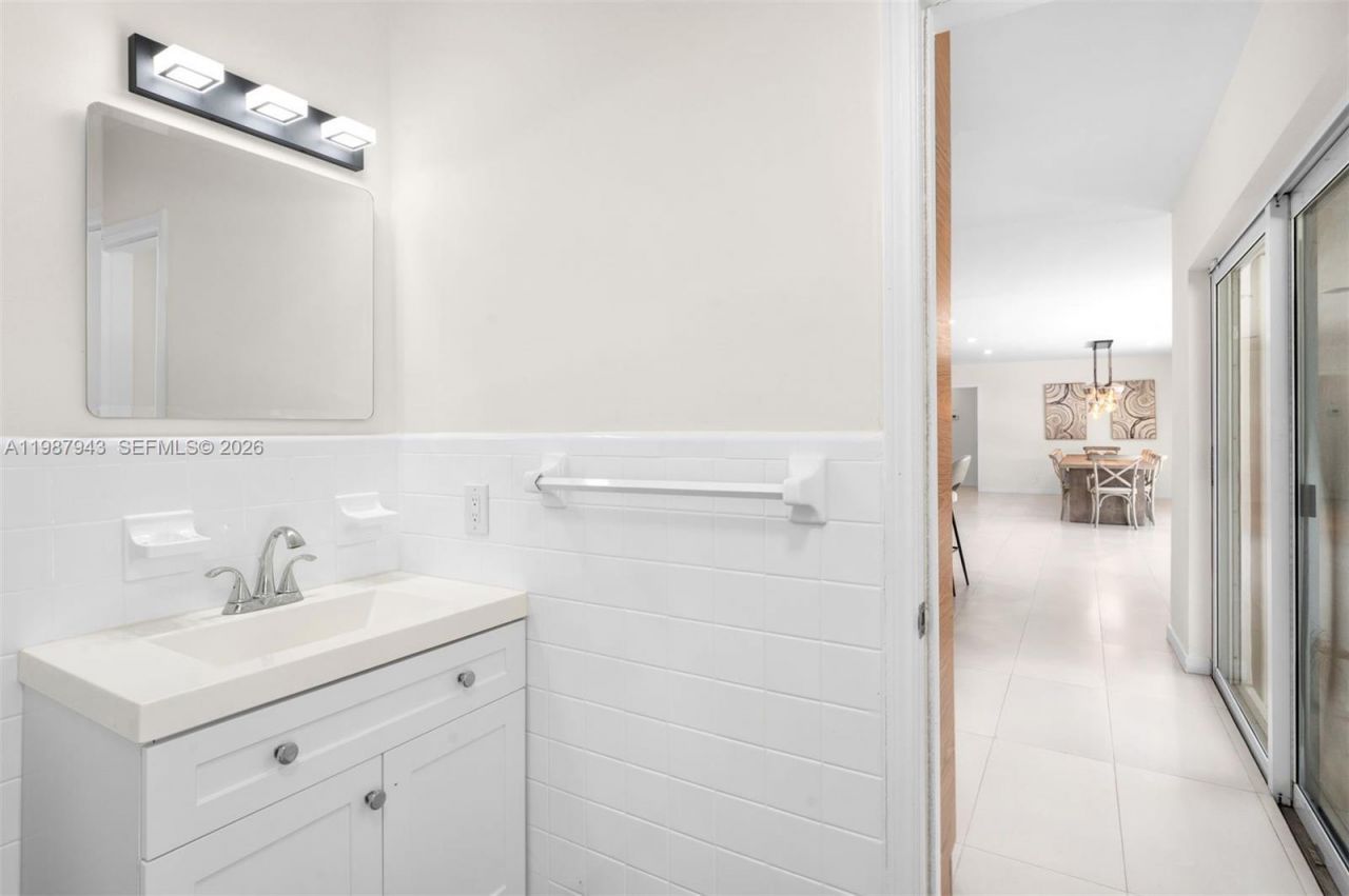 1525 Diplomat Pkwy , Hollywood, FL 33019 Photo