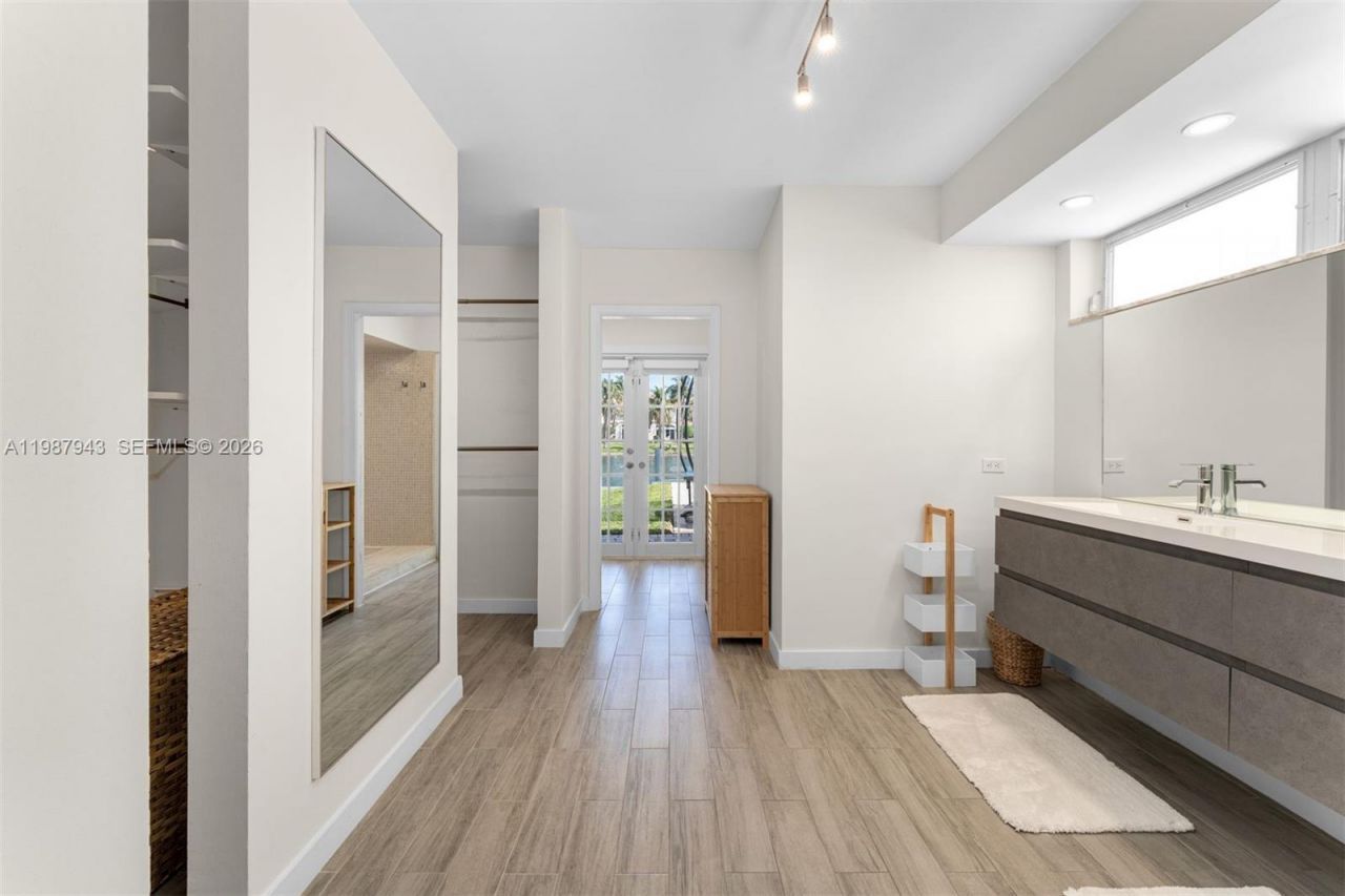 1525 Diplomat Pkwy , Hollywood, FL 33019 Photo