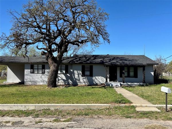 607 Baylor Street, Nocona, TX 76255