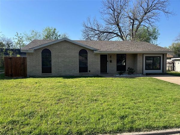 2605 Laurel Street , Grand Prairie, TX 75050