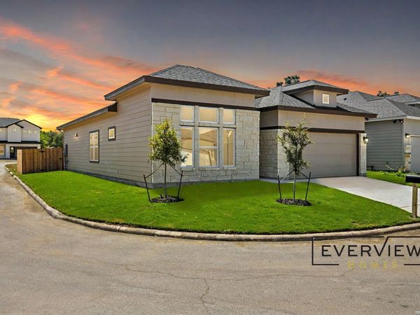 405 Park Circle, Hondo, TX 78861