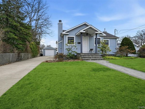 136 Park Avenue , Deer Park, NY 11729