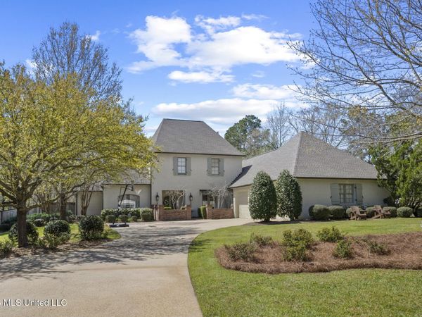 130 Summer Lake Drive, Ridgeland, MS 39157