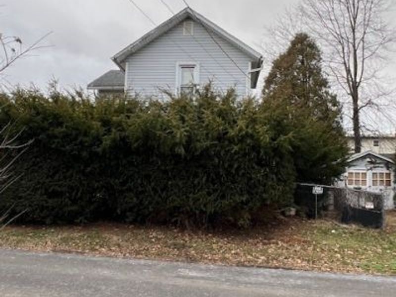 313 Ickes Court, Louisville, OH 44641 Photo 2