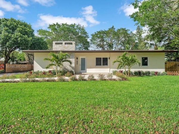 4053 SW 8th St , Plantation, FL 33317