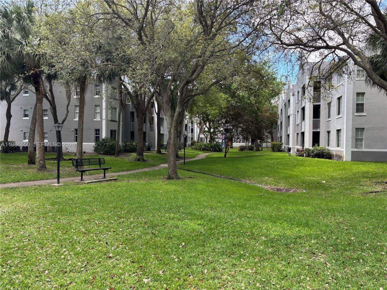 655 SW 111th Way, Unit 108, Pembroke Pines, FL 33025 Photo