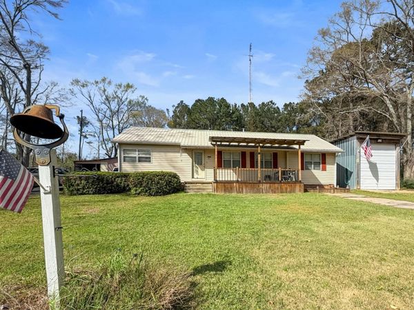 1376 Fred St., Prentiss, MS 39474