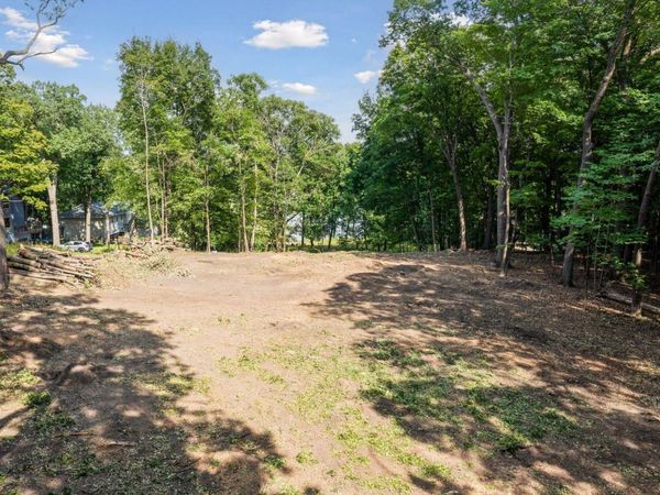 601 Fox Hill Drive , Chanhassen, MN 55317