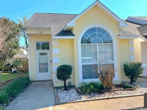 1348 Redwood Ln, Gulf Breeze, FL 32563