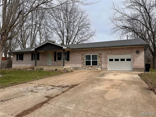 505 Shenandoah Avenue , Cuba, MO 65453