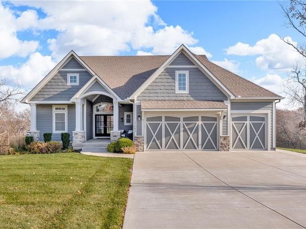 17342 Blue Moon Lane, Tonganoxie, KS 66086