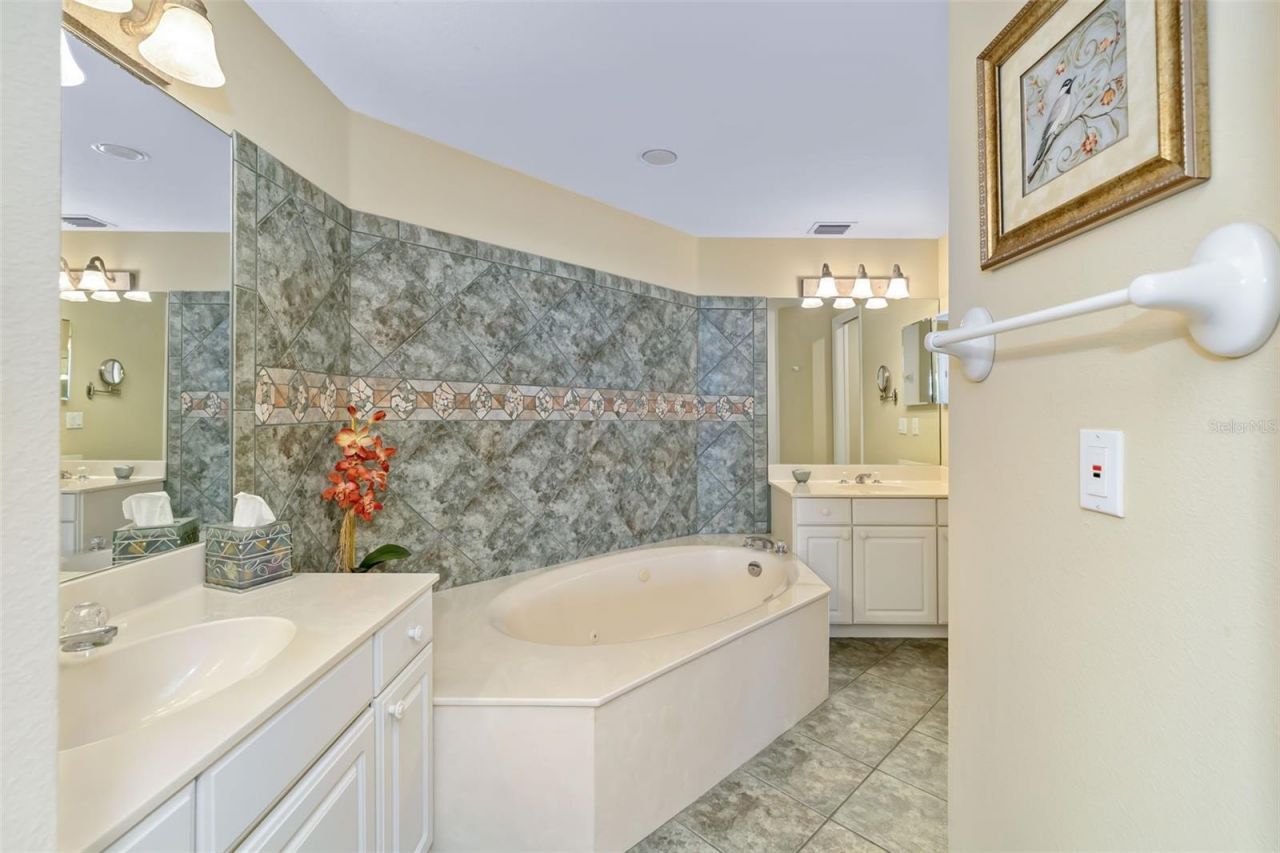 1280 Dolphin Bay Way, Unit 504, Sarasota, FL 34242 Photo