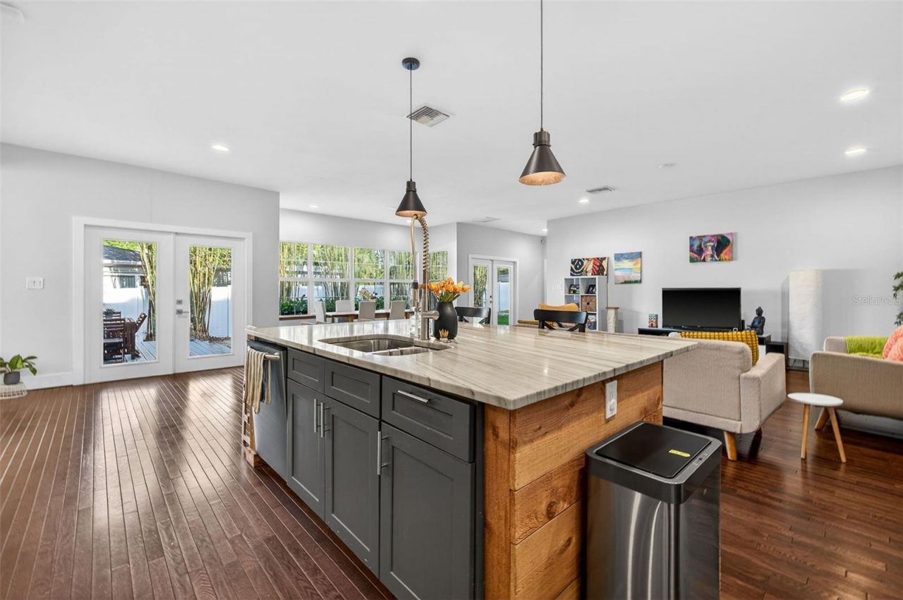 1310 47th Avenue N, Saint Petersburg, FL 33703 Photo