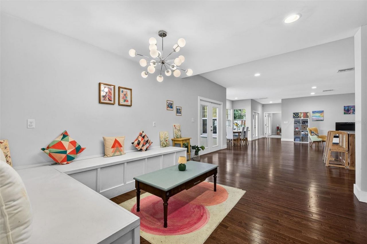 1310 47th Avenue N, Saint Petersburg, FL 33703 Photo