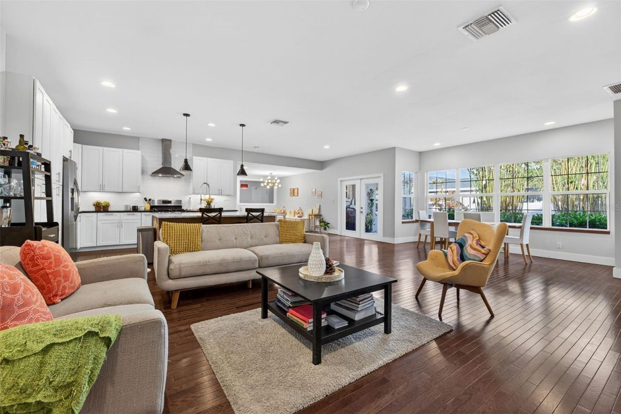 1310 47th Avenue N, Saint Petersburg, FL 33703 Photo