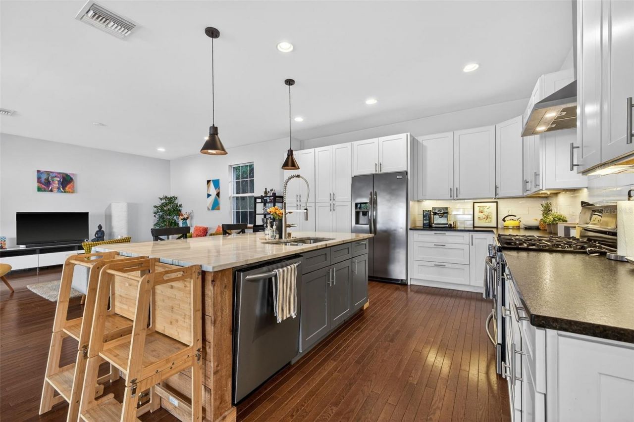 1310 47th Avenue N, Saint Petersburg, FL 33703 Photo