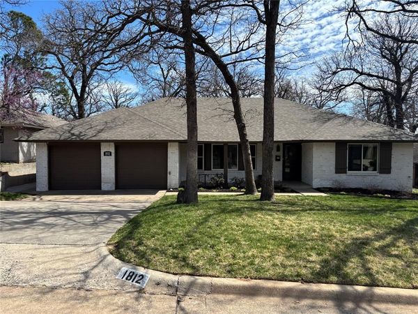 1812 N Oakhill Road, Bethany, OK 73008