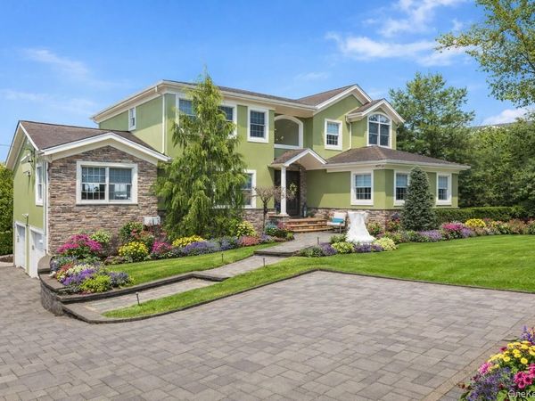 311 Great River Road, Great River, NY 11739