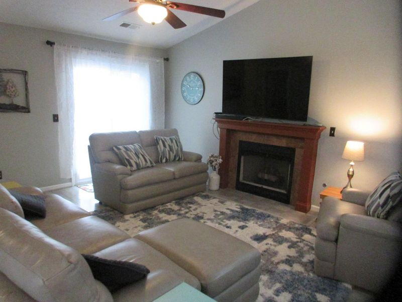 1076 Hampshire Place, Florence, KY 41042 Photo 2