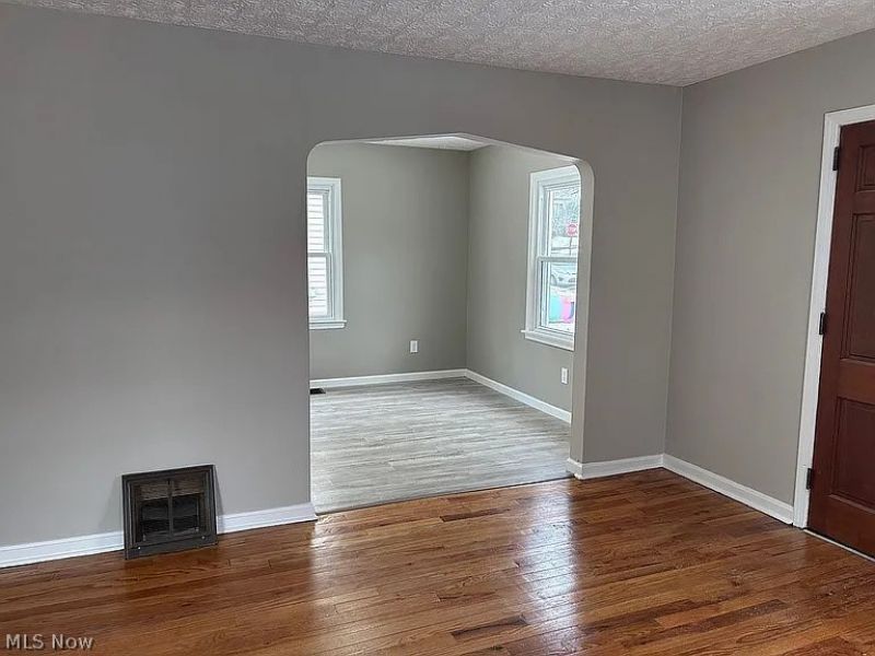 1570 Oakwood Avenue, Akron, OH 44301 Photo 3