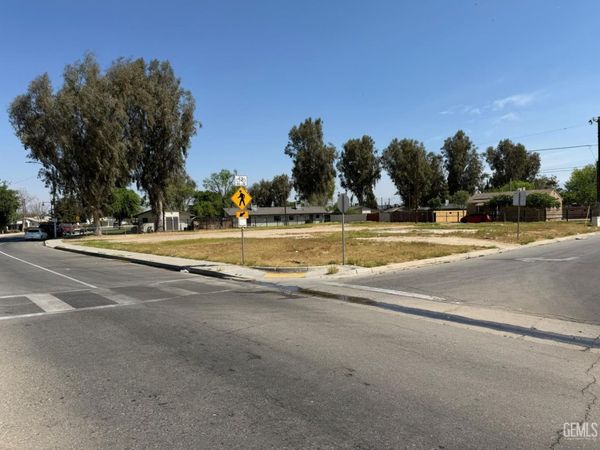 901 - 907 Dr Martin L King Jr Boulevard, Bakersfield, CA 93307