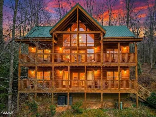 1346 N Baden Drive, Gatlinburg, TN 37738