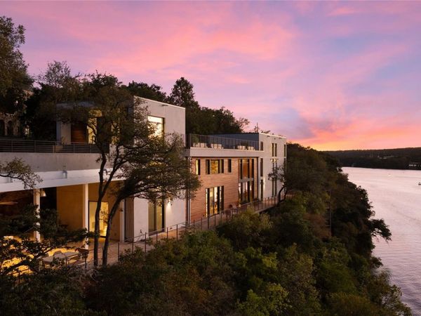 2200 Scenic DR, Austin, TX 78703