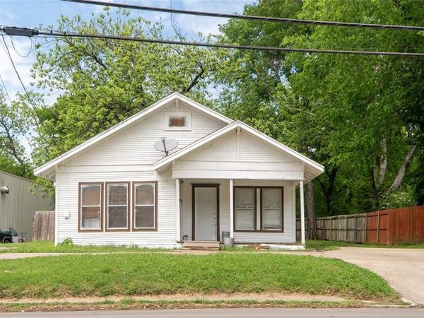 1810 Live Oak Street , Commerce, TX 75428