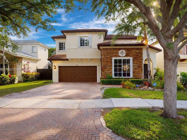 16479 SW 50th Ter, Miami, FL 33185